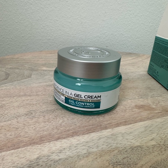 New It Cosmetics Confidence in a Gel Cream Oil-Free Moisturizer 2 US FL Oz. - Picture 11 of 11